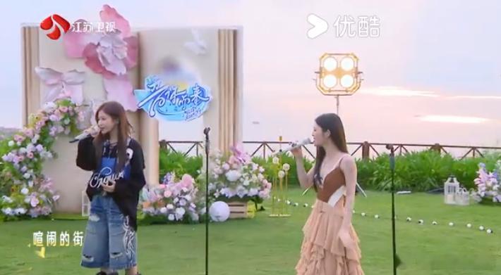 姚晓棠袁一琦第一次爱的人 听完整首歌久久没能回过神，歌声细腻又有张力，把初恋里的