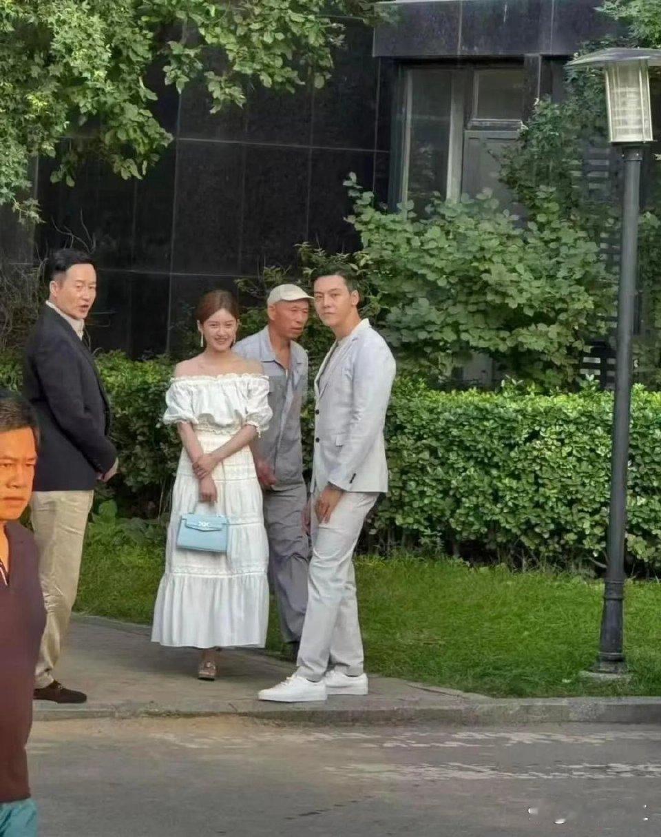 偶遇明星，赵露思是真的不上镜 