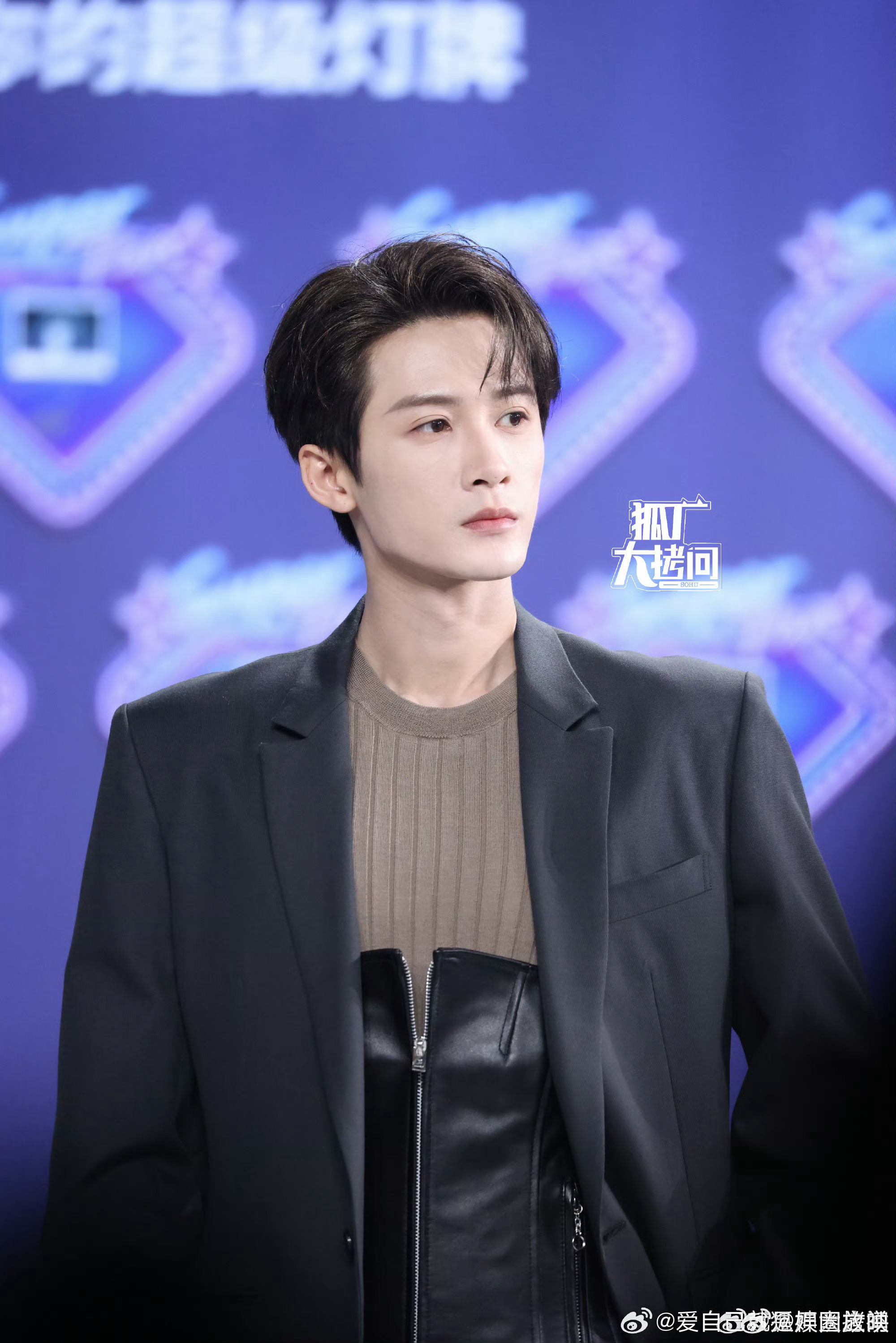 檀健次皮革束腰檀健次皮革束腰造型超级巅峰之夜红毯檀健次巅峰之夜红毯状态檀健次西装