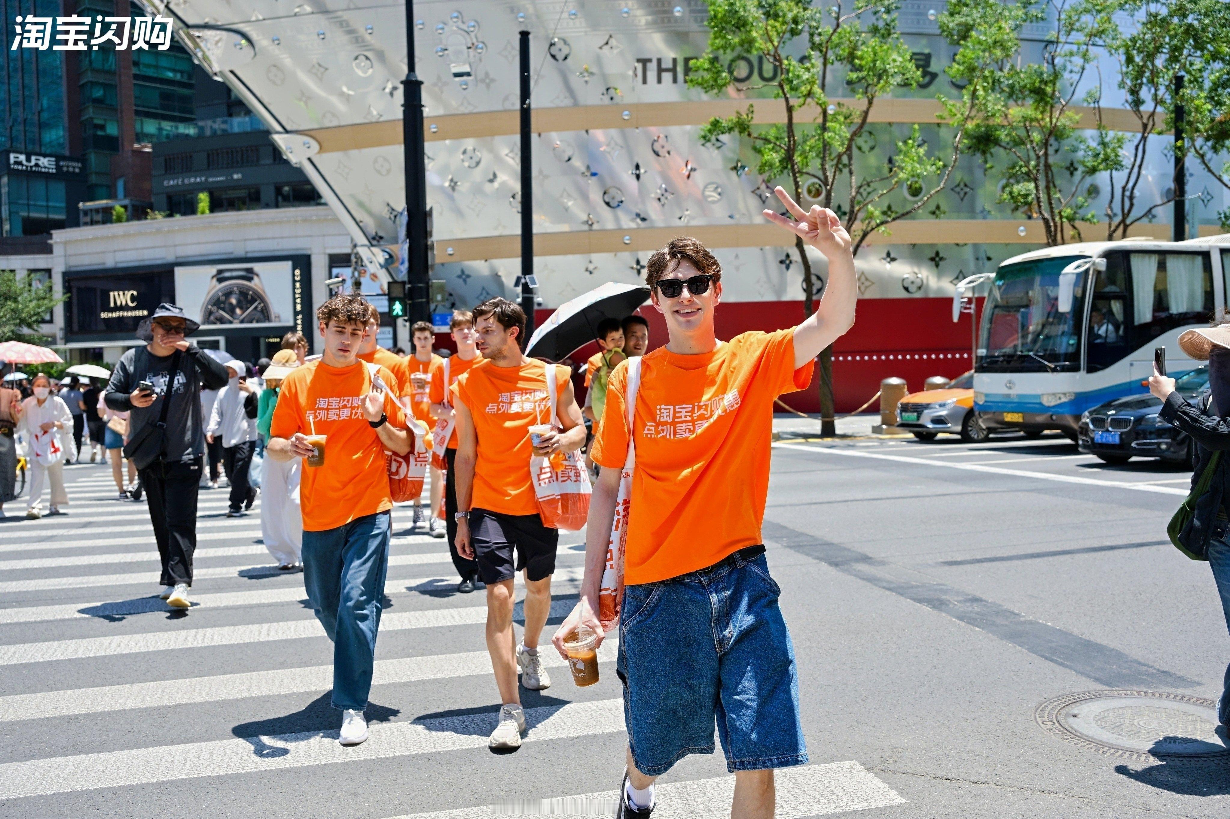 淘宝闪够你真是够够的了！188男模巡游这是我能看的嘛[笑cry]个个身高腿长很诱