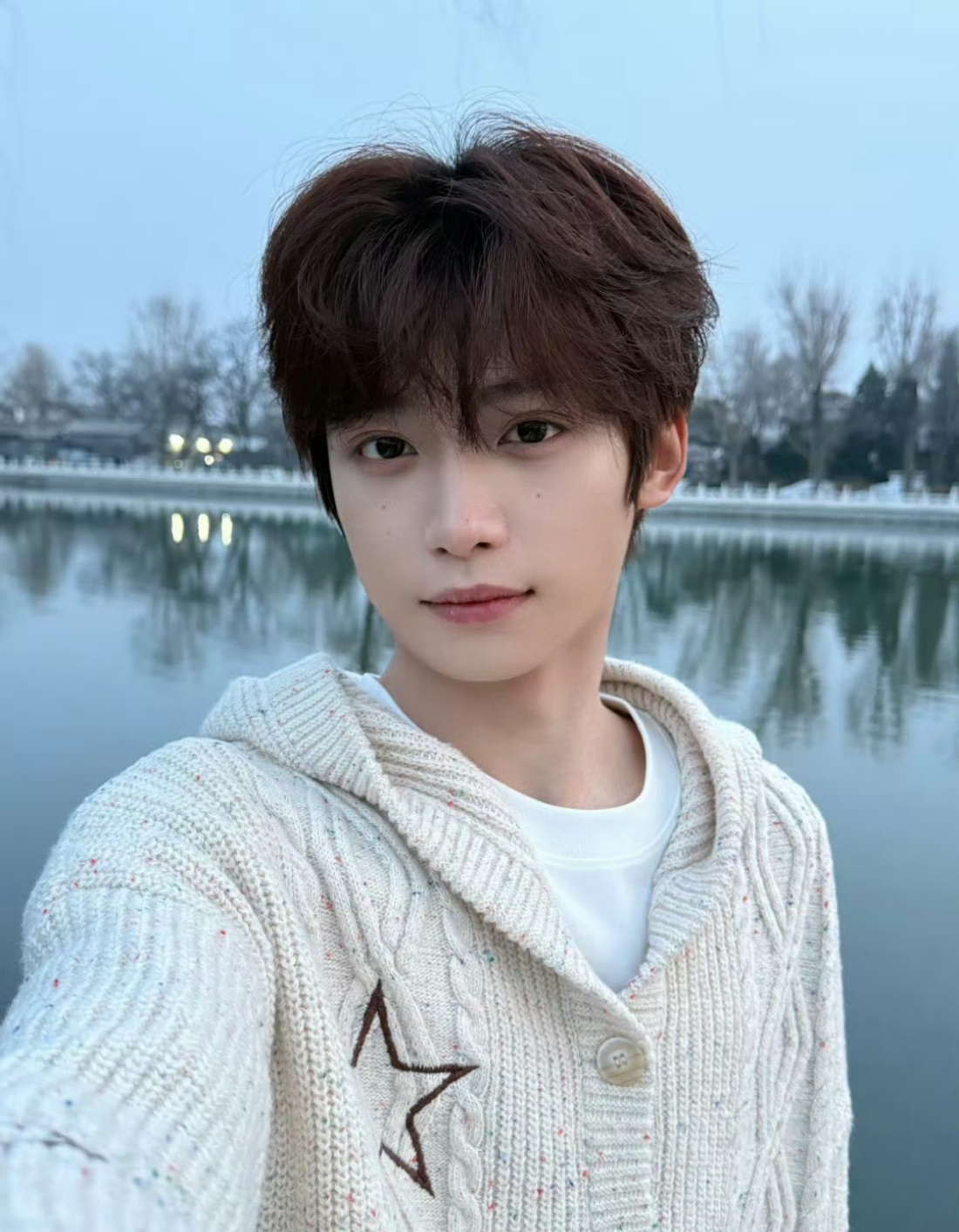 梓渝将拍摄杂志 这么漂亮的脸，不拍可惜了呐😚期待梓瑜！！ ​​​