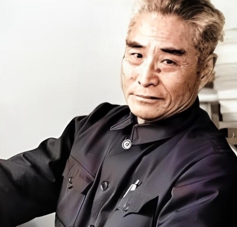 1983年，黄维收到国家8万元补偿款，够在北京买好几座四合院，他不给子女留一分，