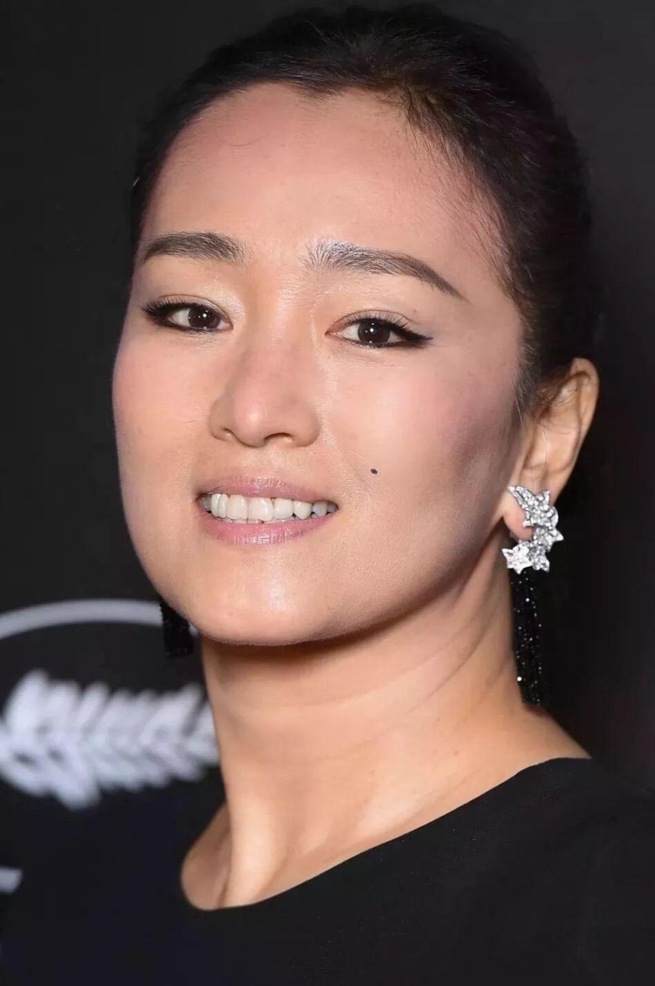 2018年金马颁奖典礼，巩俐拒绝上台，段奕宏全程黑脸！巩俐做的太对了！爱国不是嘴