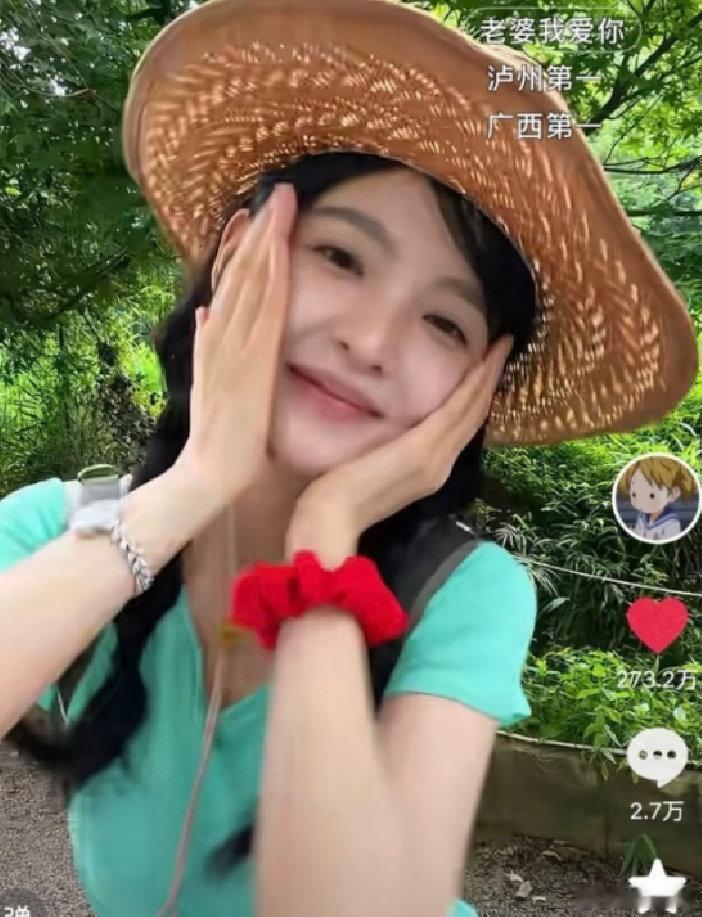 白鹿和章若楠风格视频高度相似，是谁在学谁 