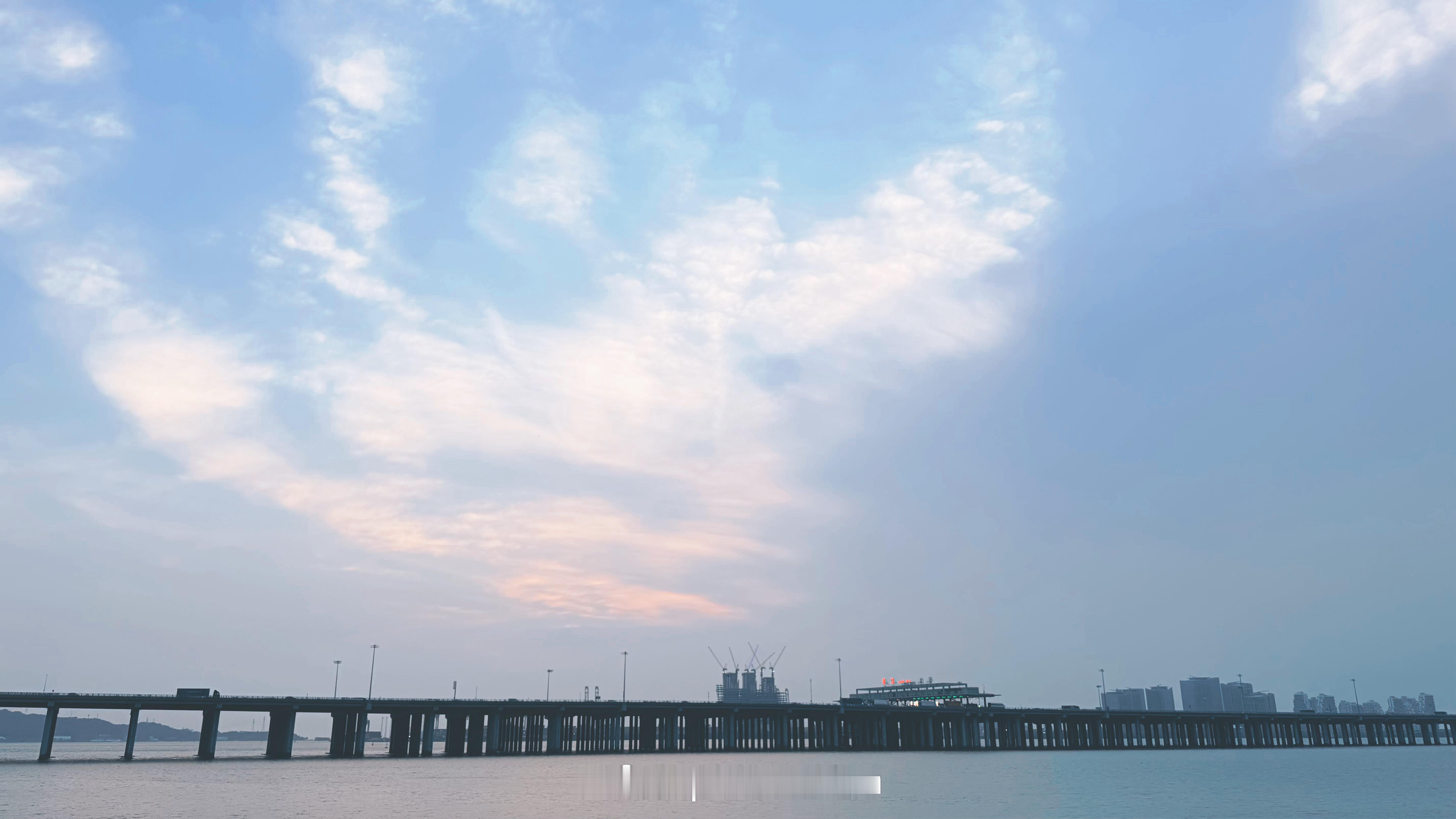 今天来晚了，只有这样了。正好耳机里正在唱再见了-赵学而[音乐] 