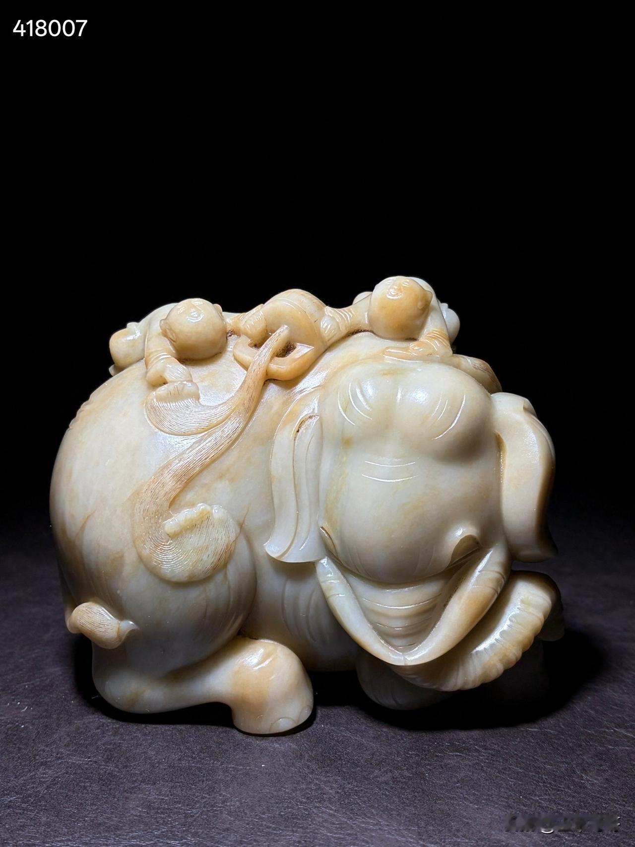 清和田玉童子洗象摆件
尺寸14.5×12.4×9.4厘米