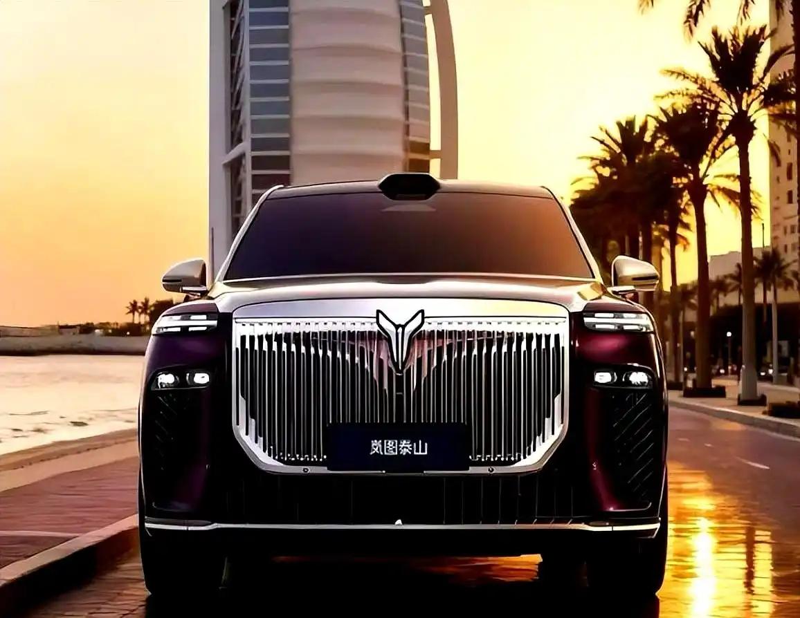 对于这么一台大车，操控性也是个考验。

岚图泰山有个很实用的配置，就是16°的后