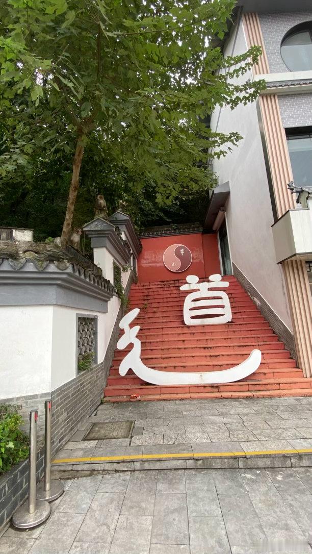 不要羡慕那些高官权贵，他们的高光时刻或许就是人生顶点，稍有不慎，或是违规违纪，或