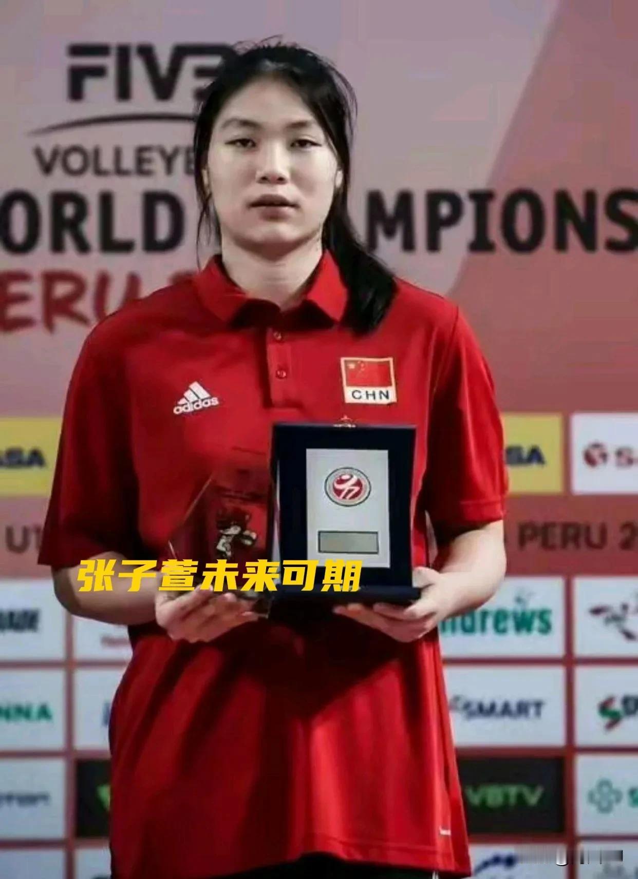 中国女排二传后继有人
       不满十七岁小将二传张子萱在VNL北京站中国女
