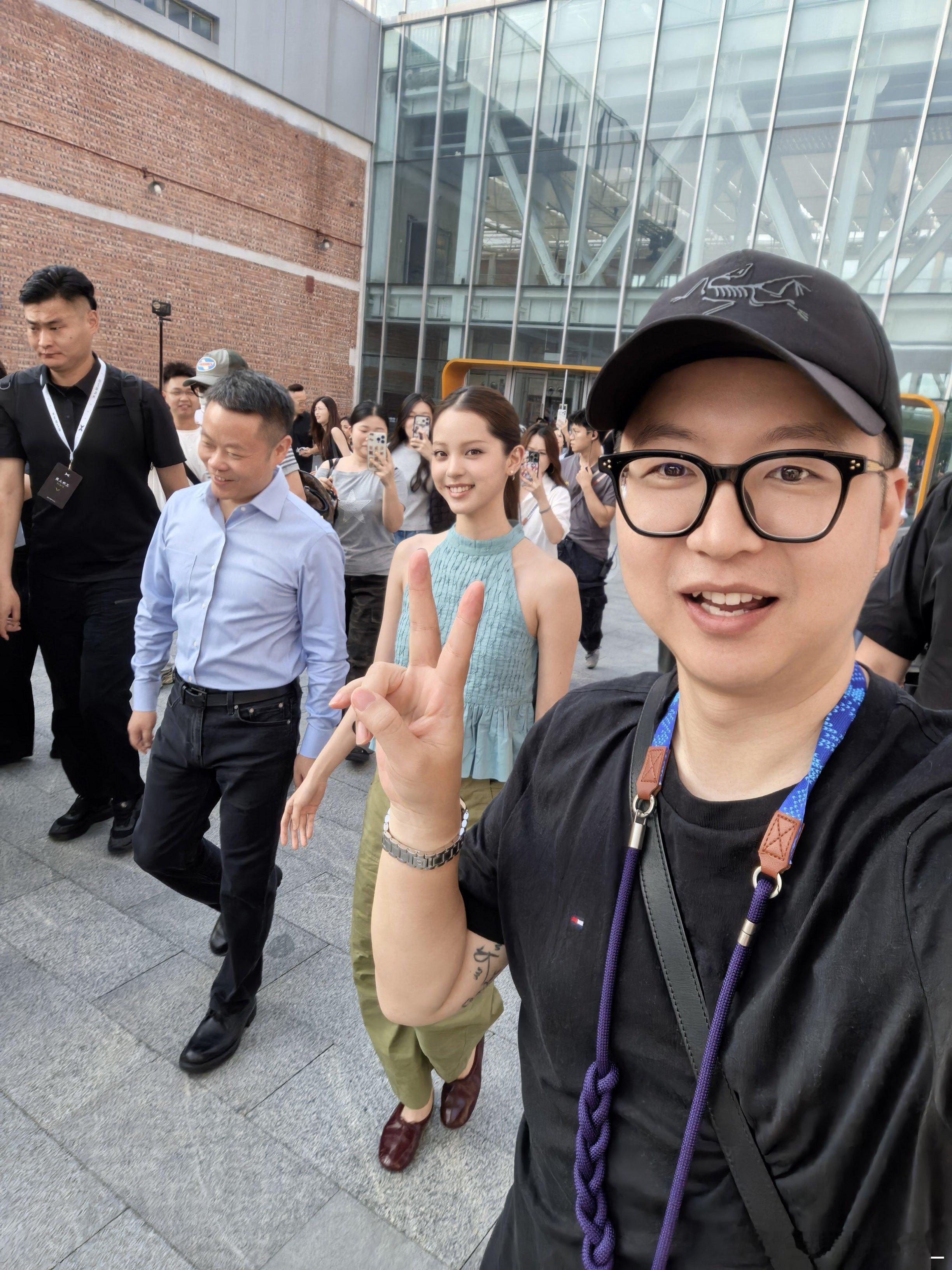 这张娜娜看我了，可惜大师兄没看我 