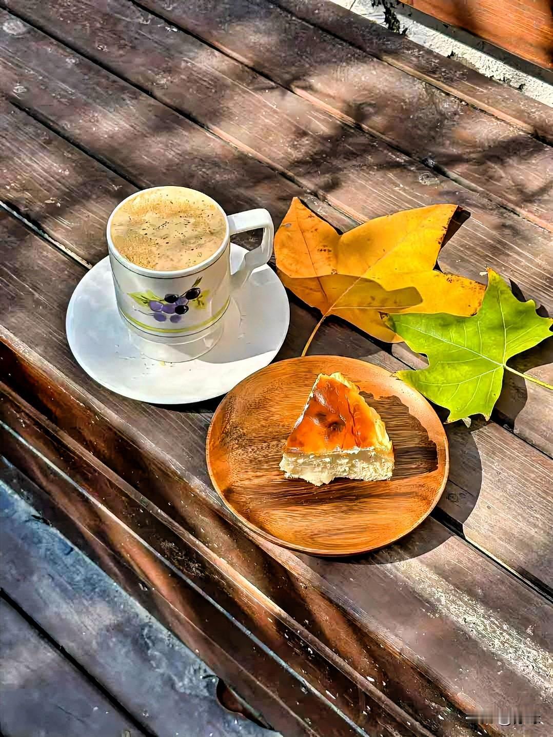 人生呢，除了发自内心的幸福和盗不走的健康，其它都是通体舒适时，捎带的甜蜜附属。