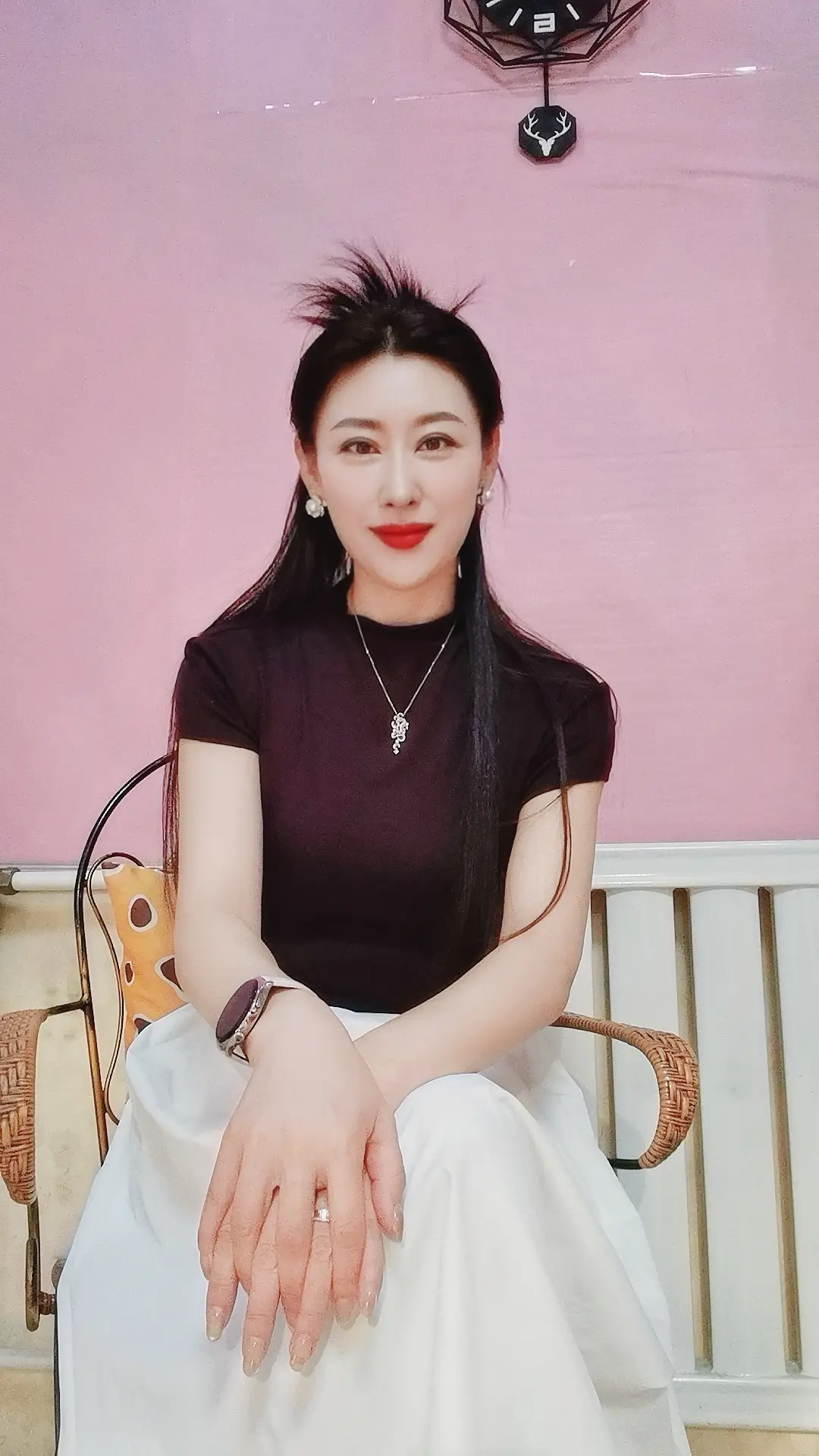 一人的好运来自于：会微笑的眼睛，不听是非的耳朵，不讲负能量的嘴，还有我...