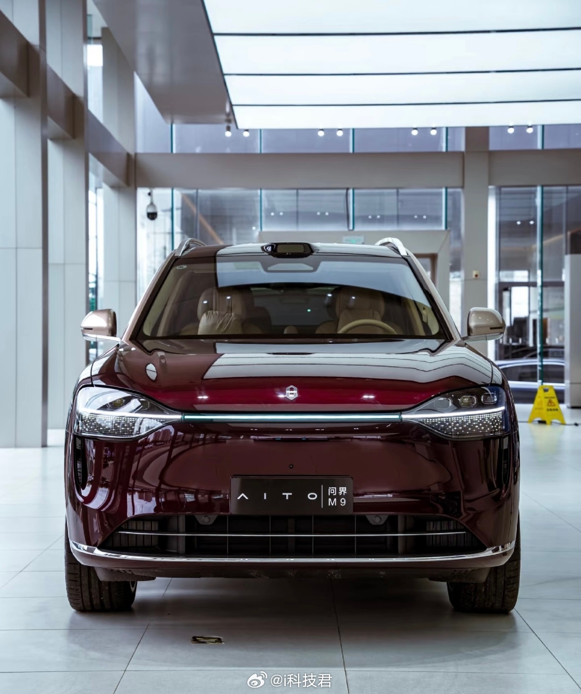 在过去的21个月，我们国内售价50万以上的汽车，销量最好的型号就是问界M9，这离