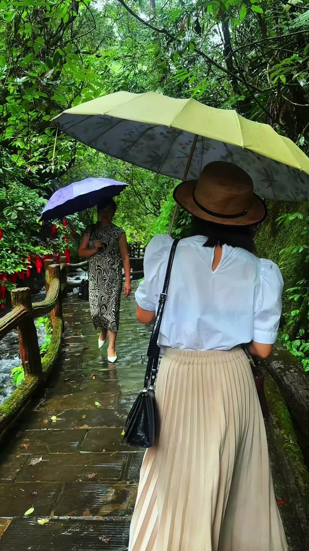 🌟从即日起到12月31号，贵州所有的A级景点：
1️⃣对60岁以上的老人
2️