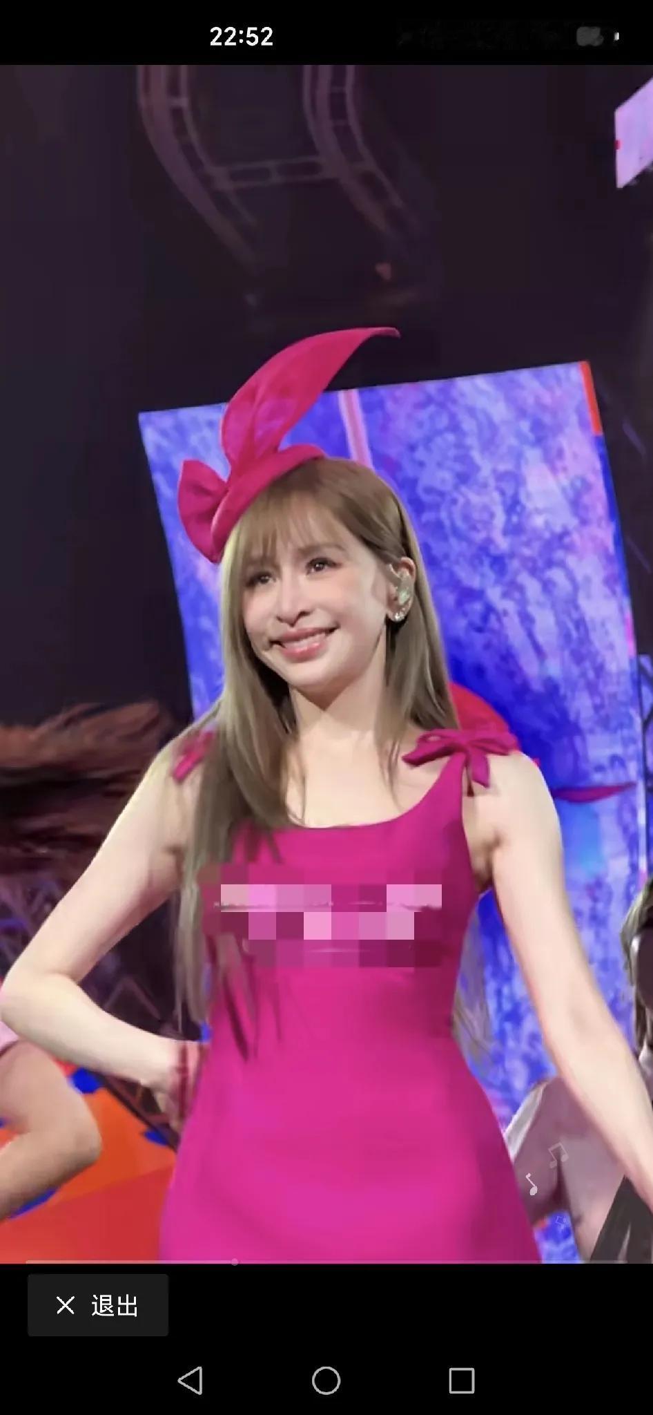 霸总的最爱，
你的“小”甜心，
40+的变形少女感……
眼里有光的……中年少女…