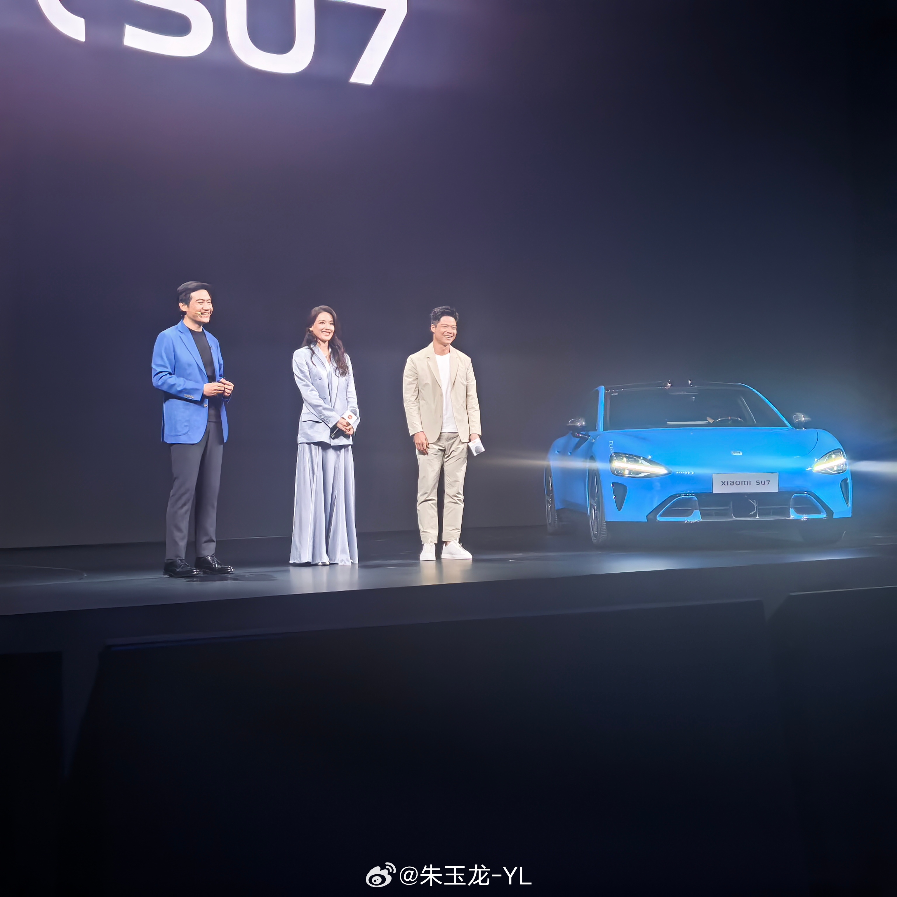 这波小米的代言人，也是跟着汽车行业的习惯入乡随俗 