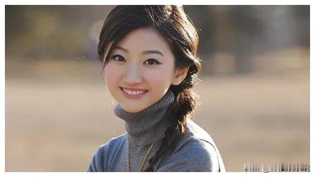 说实话我没觉得她演技有问题，不知道为什么都说她。个人觉得她蒜头鼻，没人中，实在谈