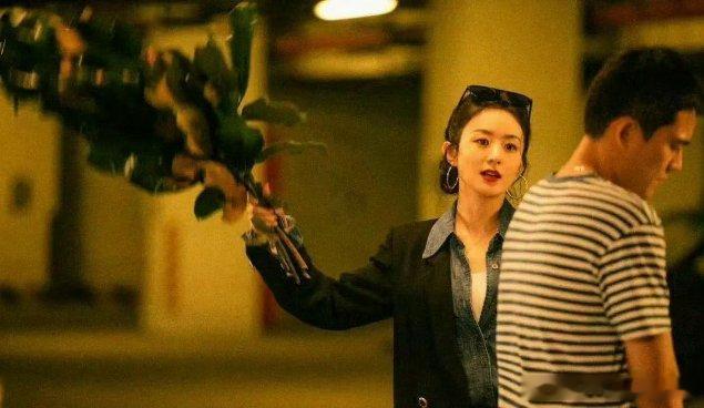 #吴谨言希望成为赵丽颖# 飞天金鹰双料视后赵丽颖 邀请你来看电影浴火之路和电影乔