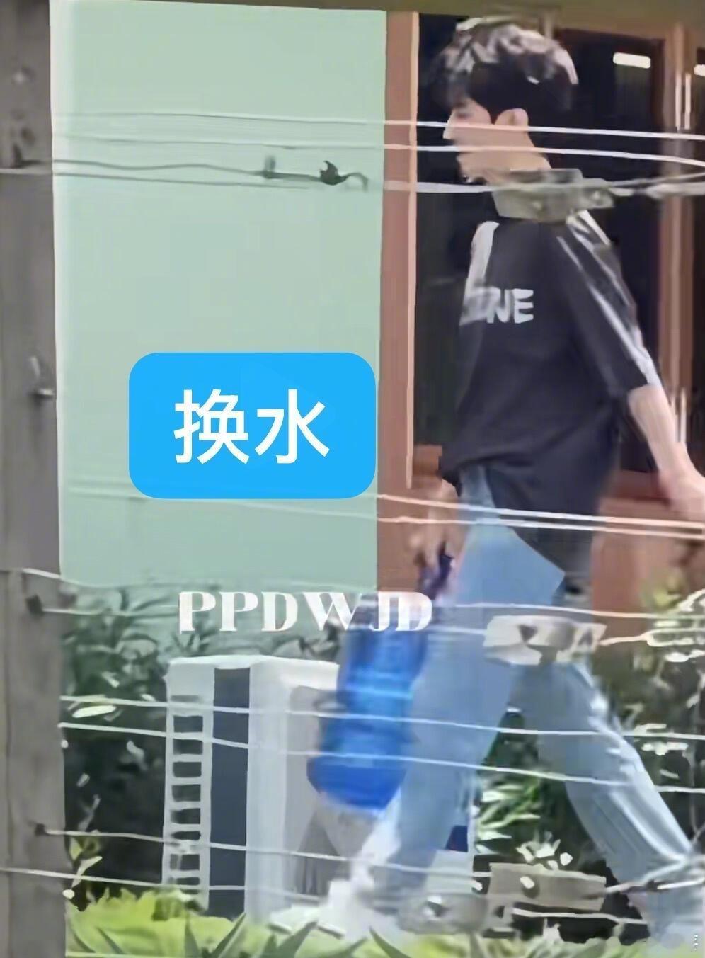 王俊凯参加《中餐厅》究竟能干多少活，一个人就是一支队伍