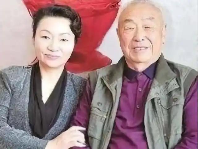 1977年，44岁的 陈景润 在住院时，喜欢上了27岁的女军医，在向女军医表白时