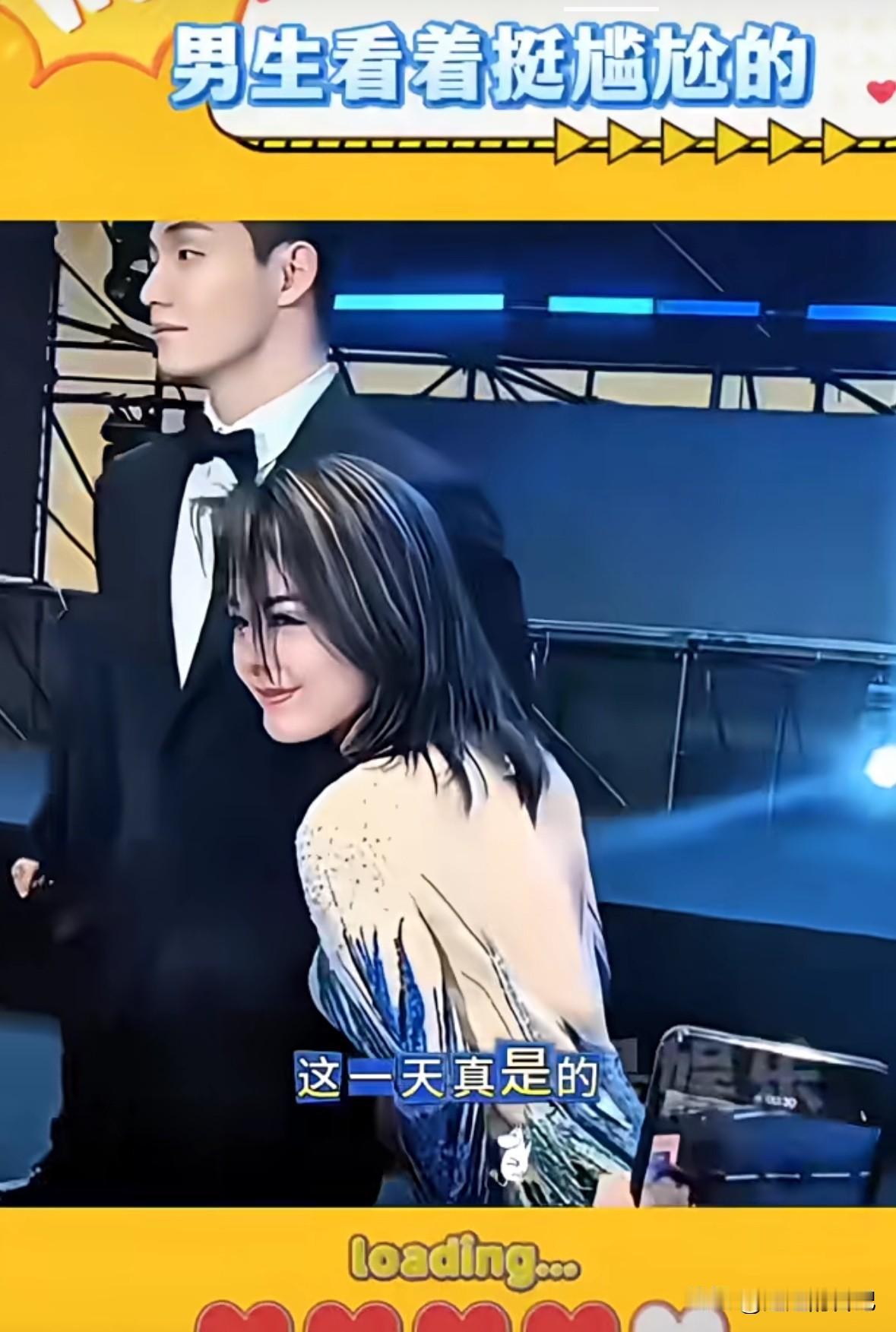 这把任任尴尬的，简直了，估计袜子都抠出洞了吧！
于文红挂在任任一侧，各种凹造型，