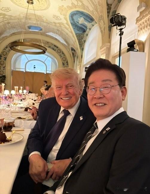 G8之争，这一局韩国略胜印度！
李在明晒与特朗普晚宴，强调时长90分钟，特朗普送