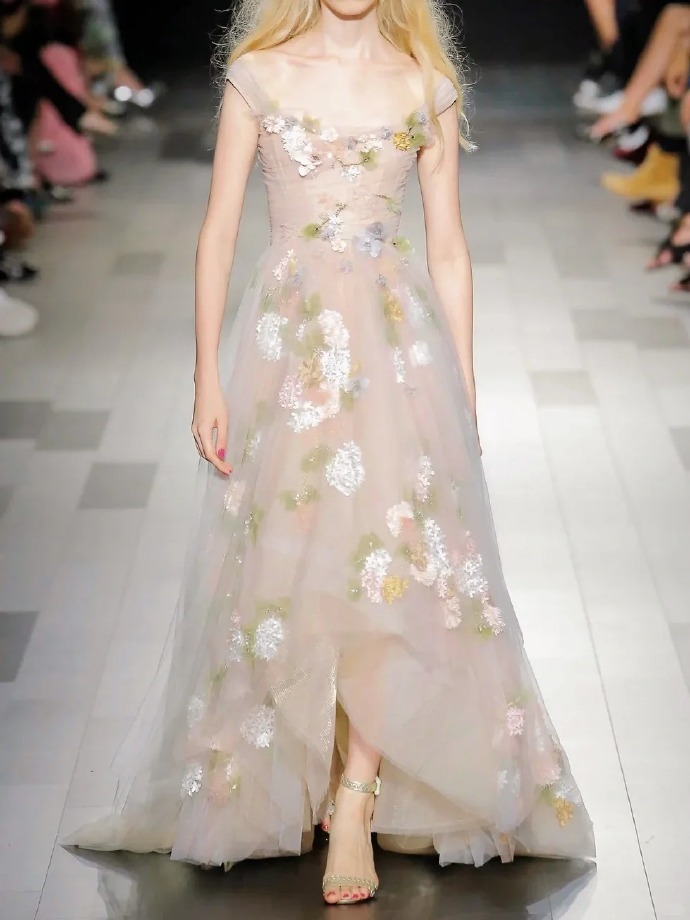 Marchesa 2018 SS | 穆夏的花女 