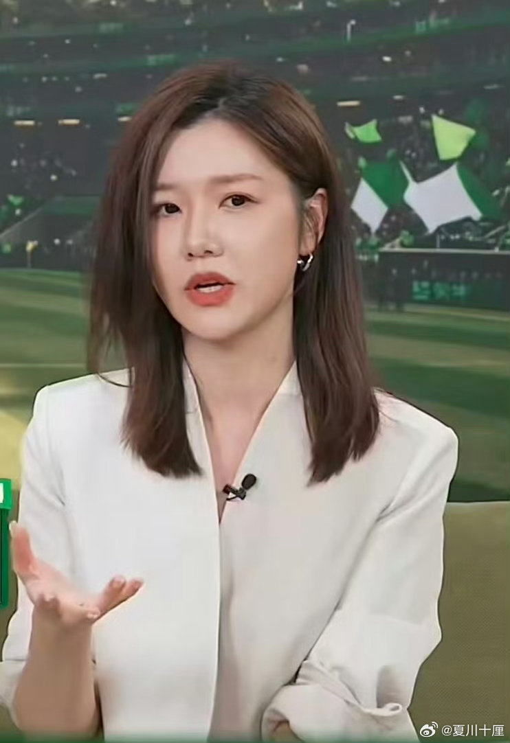 刘语熙解读世界杯局势乌贼刘上线专业分析赛事走向，大家先别光顾着听战术，重点盯紧她