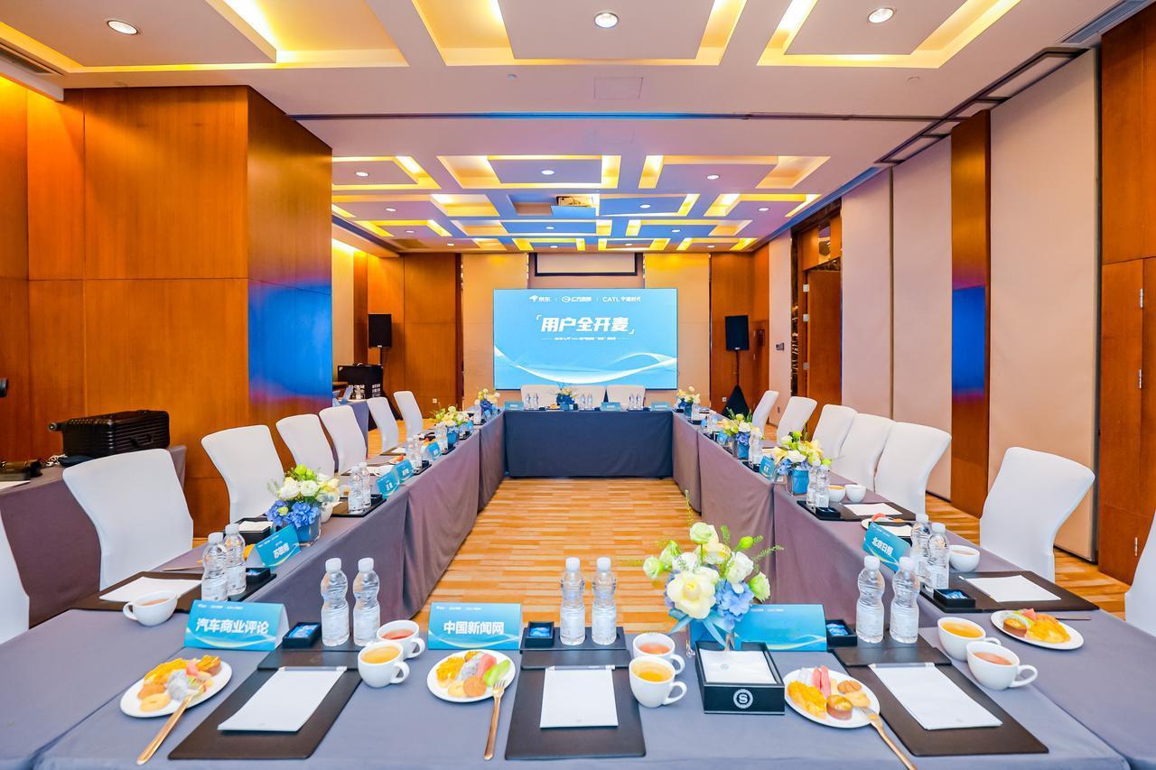 在当前的汽车市场，产品力是吸引用户的基础，而服务则是留住用户的关键，埃安UT s