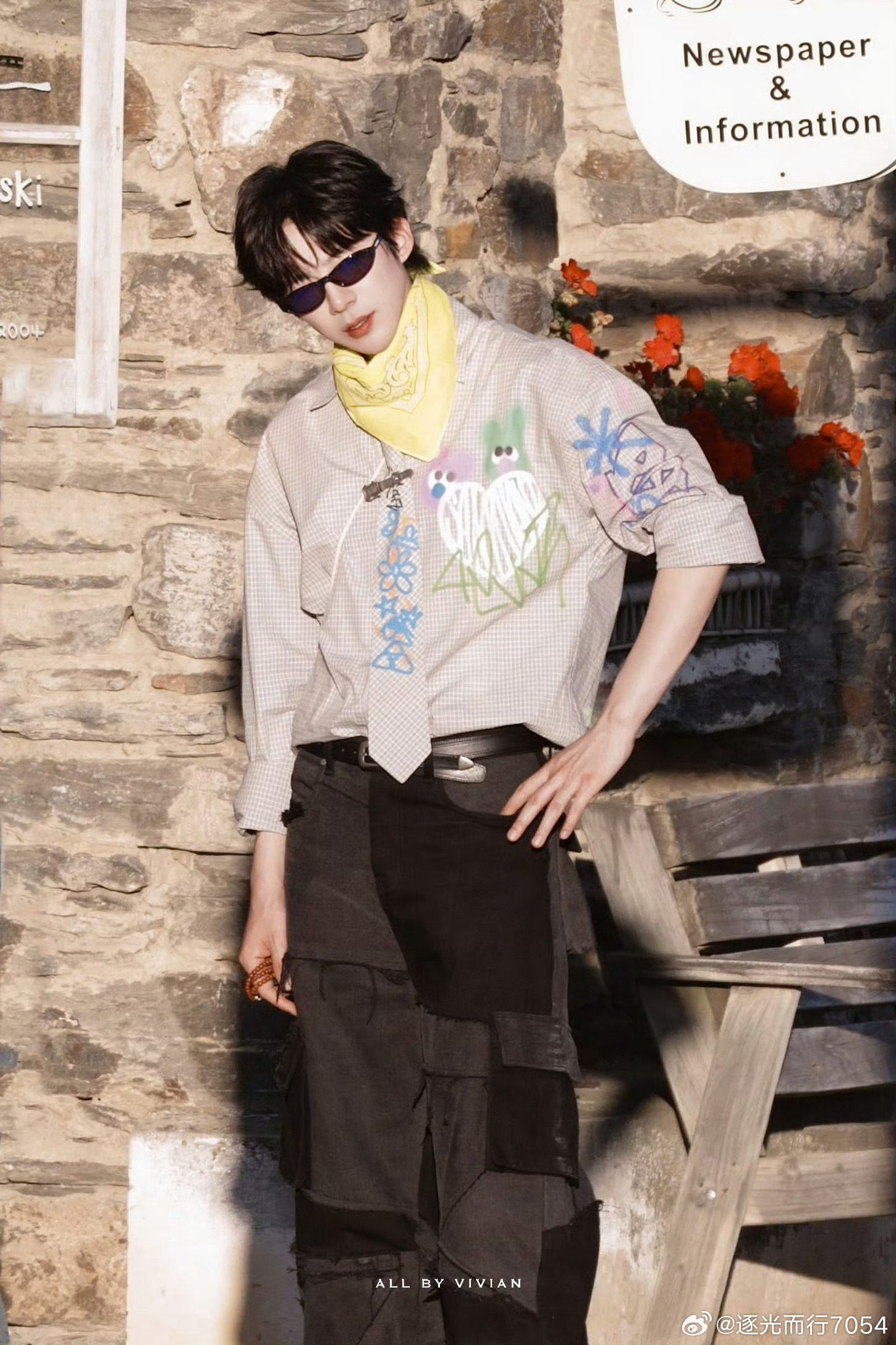 摩登兄弟刘宇宁海飞丝品牌代言人刘宇宁 当镜头聚焦，你是舞台上掌控全场的王者；当幕