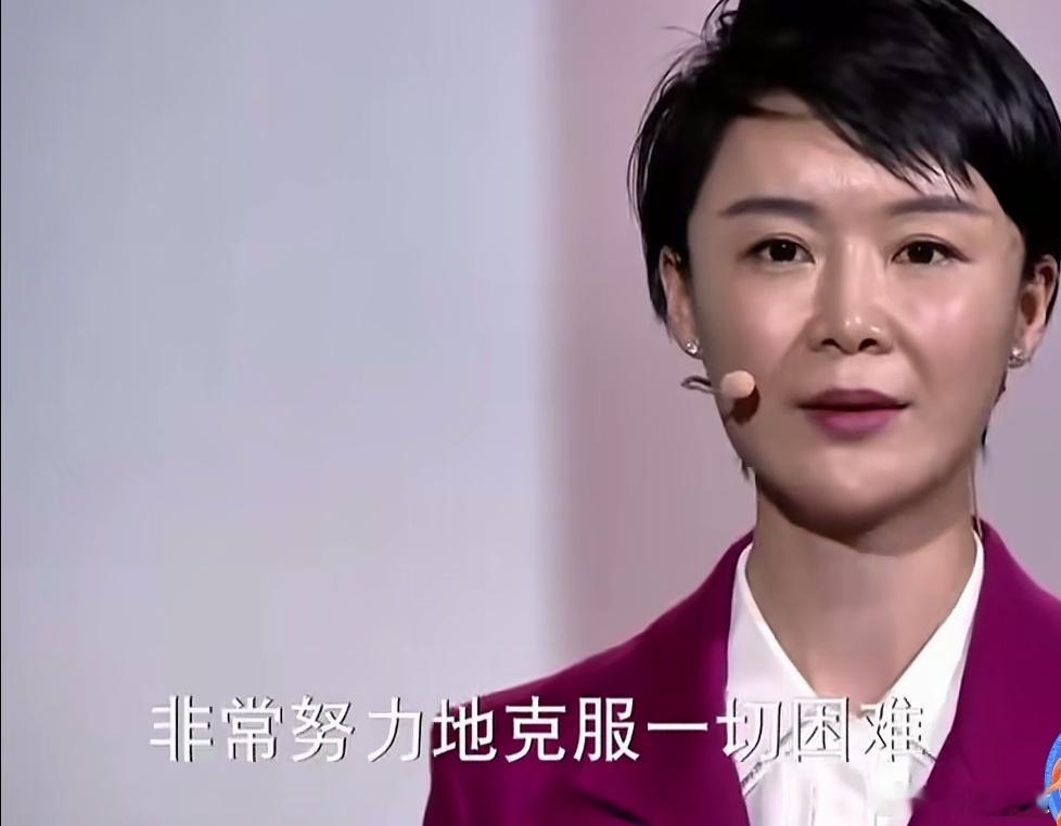 贺娇龙策马远去，留下了绝美的背影据新疆日报报道，2026年1月11日15时许，“