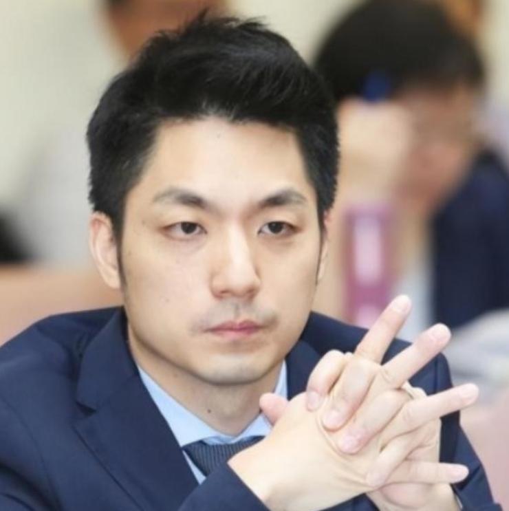 台湾政坛的天，恐怕要变了！一个近乎铁板钉钉的预言曾在岛内流传：只要蒋万安在202