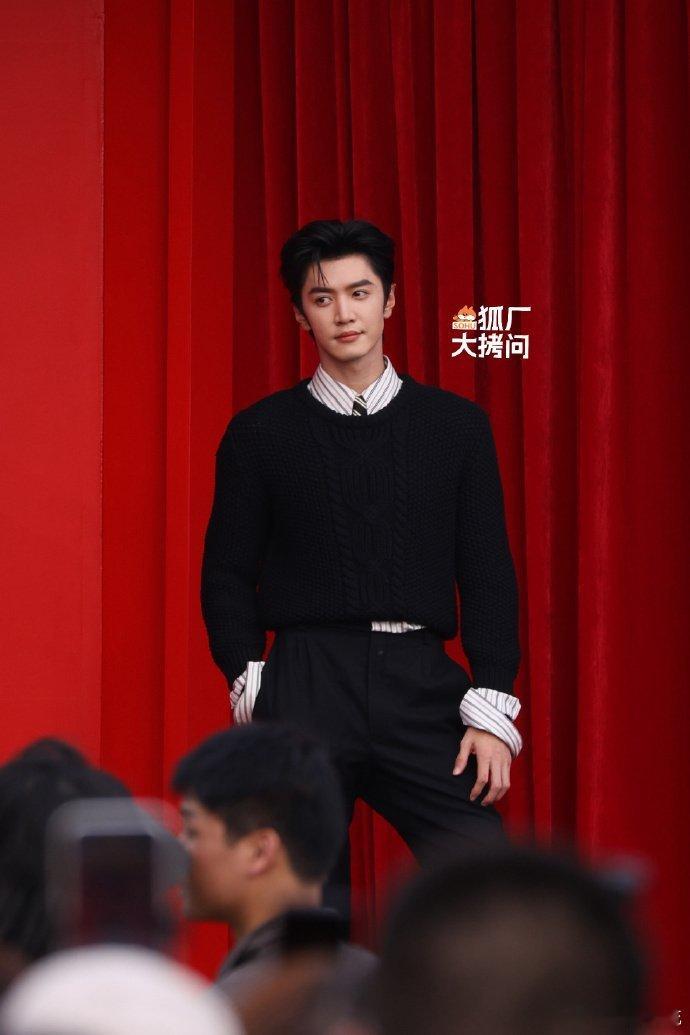 芭莎之夜红毯第一波男明星生图陈哲远、曾舜晞、李昀锐、王星越、何与 ​​​