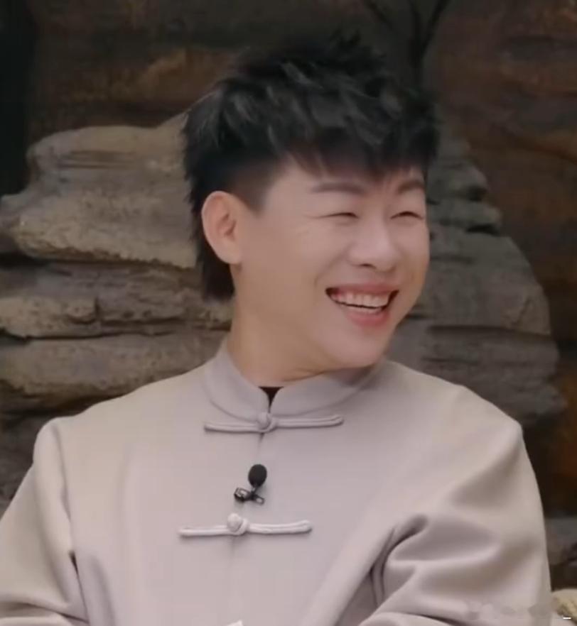 胡彦斌恋情曝光后被问幸福吗 脸都要笑烂了，还记得上次和爽子分手之后说搞不定东北女