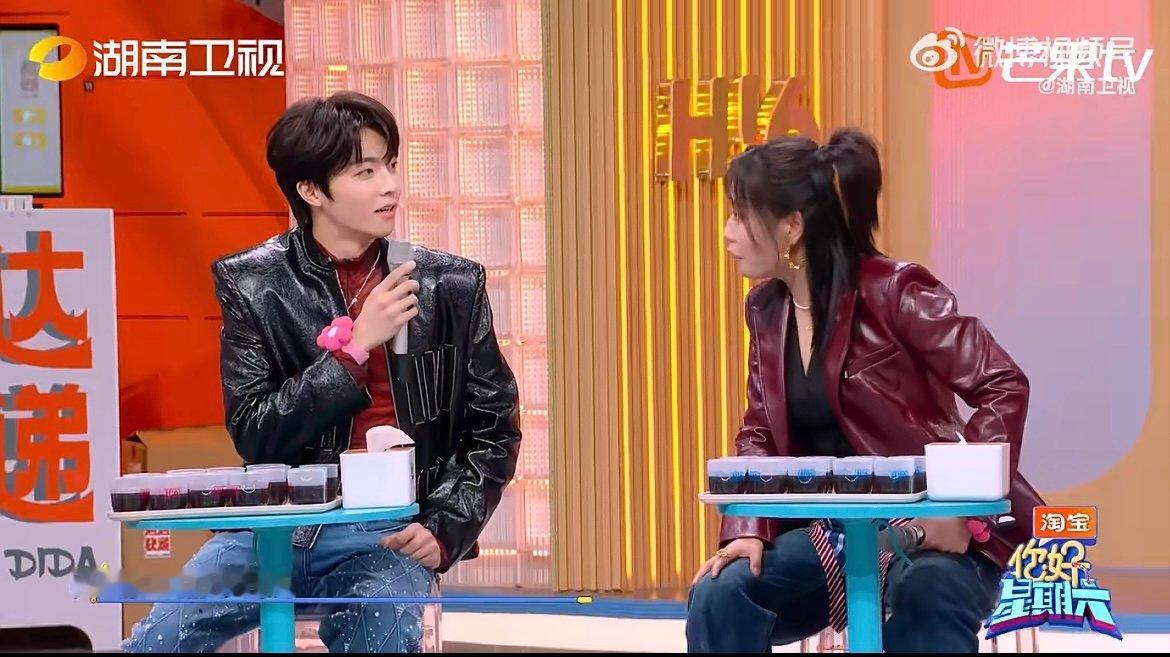 陈立农赶鸭子上架奈何真不会 “A 歌 B 唱” 游戏直接笑不活！陈立农听完歌曲瞬