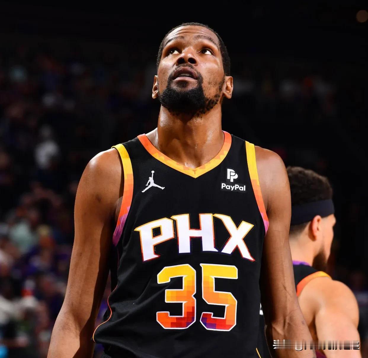 凯文杜兰特今年

常规赛- 27 分 | 7 篮板 | 5 助攻
52/41/8