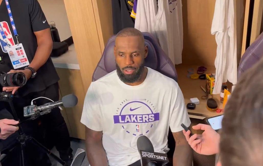 被问及因无缘NBA杯而获得更多休息时间是否是件好事时，勒布朗回应：“对我而言？那