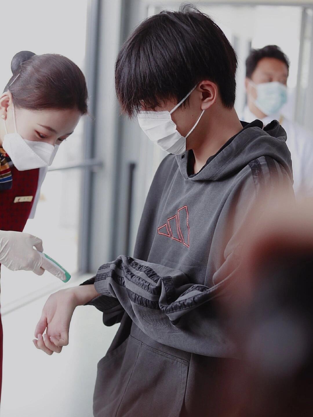 冷空气轻轻柔柔易烊千玺电影惊蛰无声