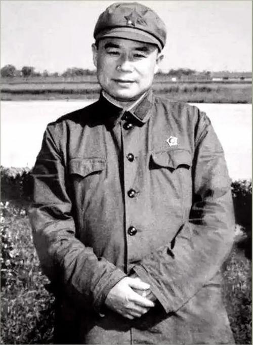 1943年，王近山抗命歼灭13车日军，清点战利品时，却发现不对劲儿：全是军刀，枪