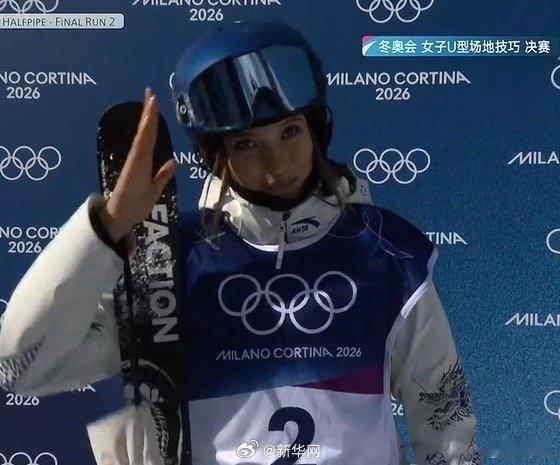 谷爱凌金牌 冰雪女王谷爱凌在U型场地决赛中气场全开，以94.75分夺得冠军！这枚
