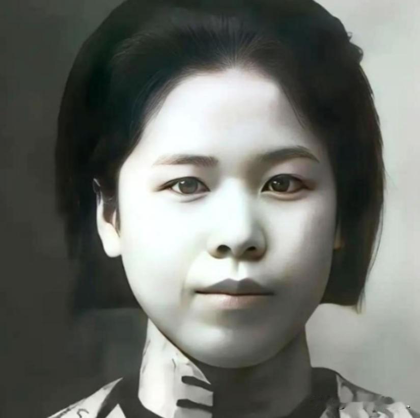 1947年，就在牢房里，几个特务，当着所有人的面，将一根针头对着杨虎城夫人谢葆真