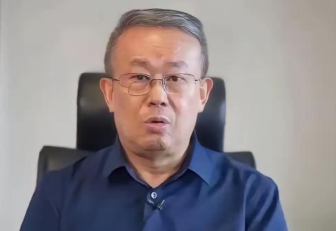 项立刚在直接开炮，说取消高考就是给权贵开后门，他拿历史数据说话，当年推荐制一搞，