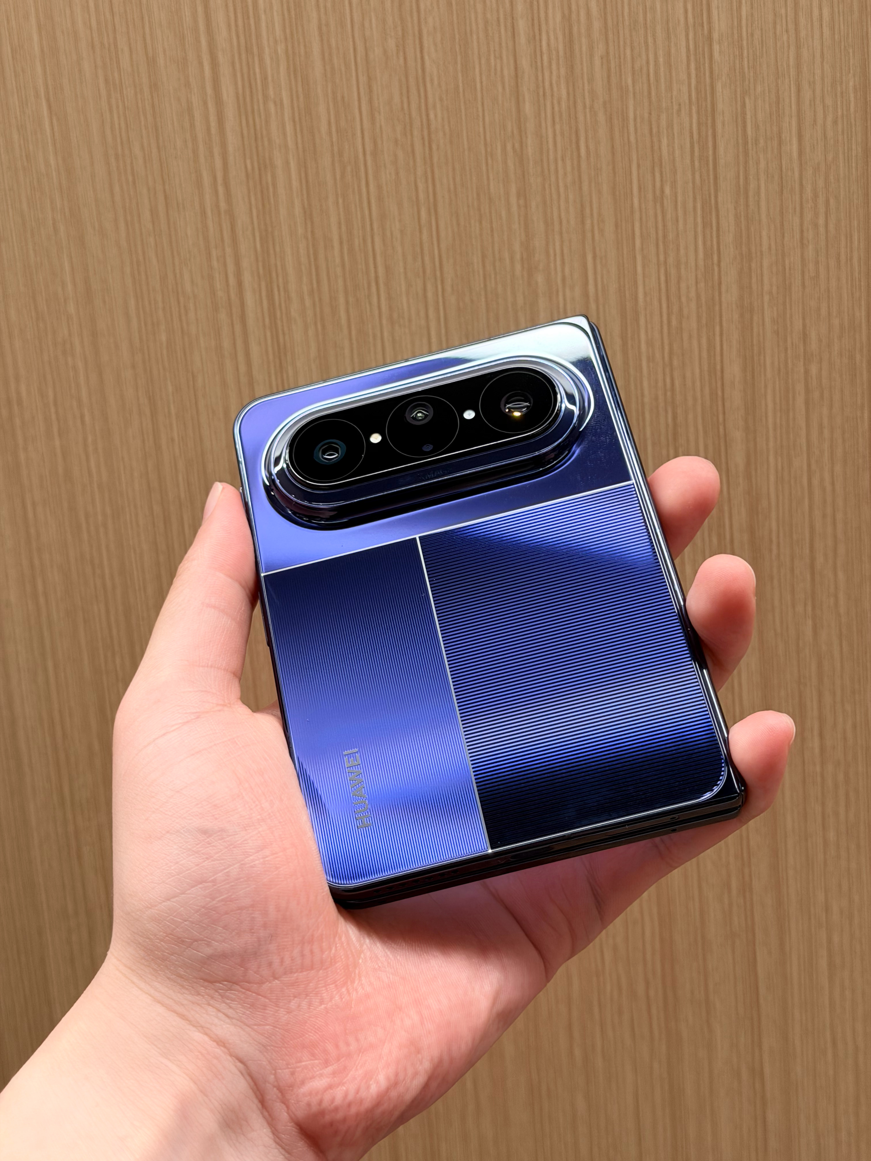 最适合看漫画的手机出现了！！为什么说华为Pura X Max更适合首先是7.69