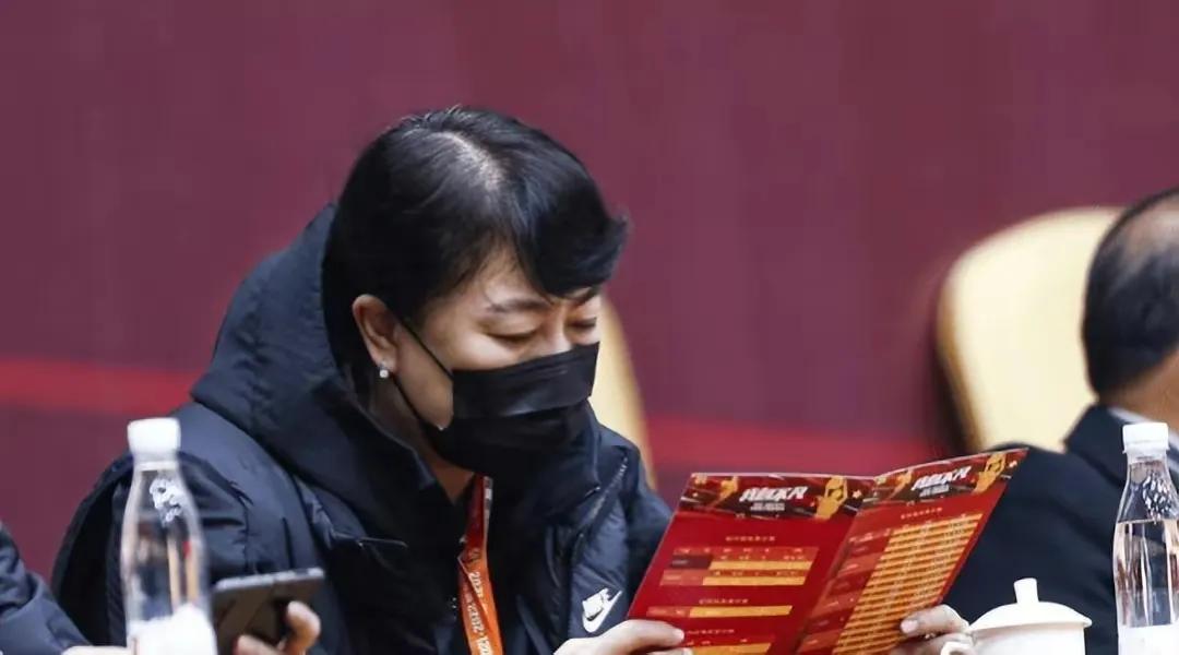 王芳居然没下课，姚明玩文字游戏，签约奥卡福太狗血，篮协无厘头
姚明在媒体日澄清王