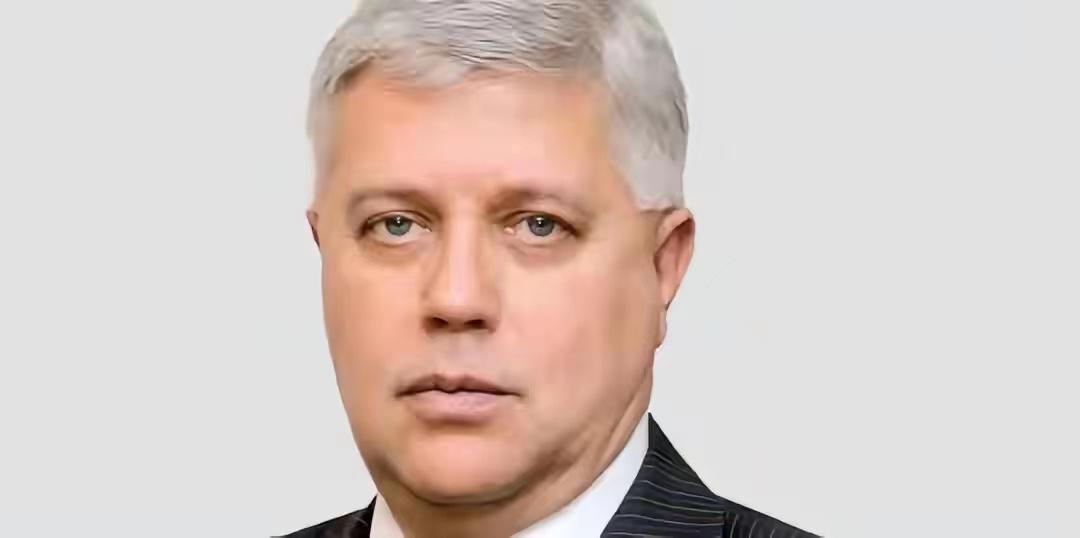 乌克兰政坛突发重磅消息！总统泽连斯基果断解除了对外情报局第一副局长安德烈·阿列克