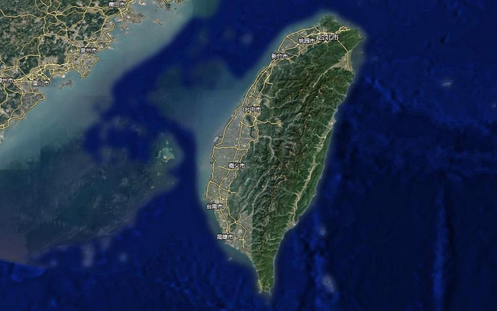 有位台湾年轻人，建议国家统一台湾后，既不设省，也不设行政区，而是像美国的夏威夷那