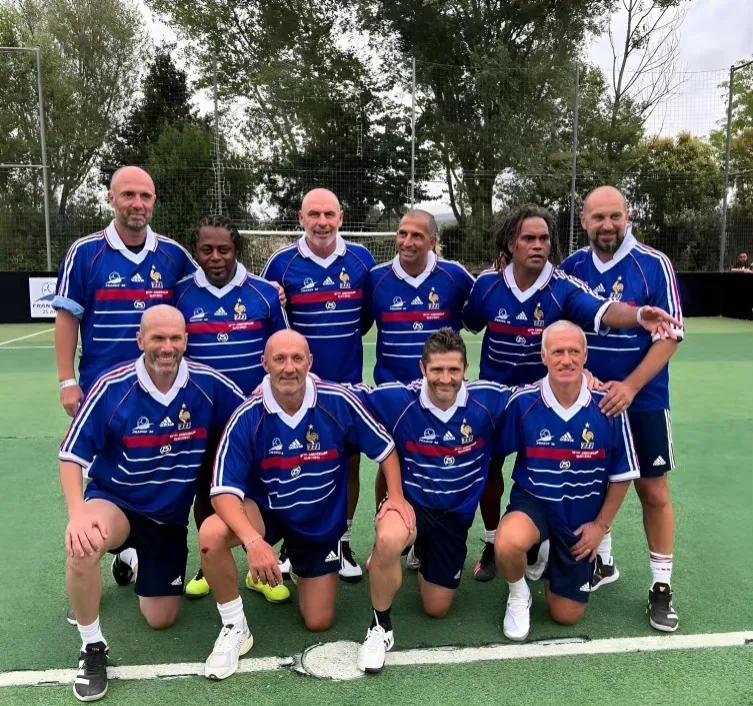 法国队老头的发型都要向齐达内看齐吗？[捂脸][捂脸][捂脸][捂脸]搞得人难辨9