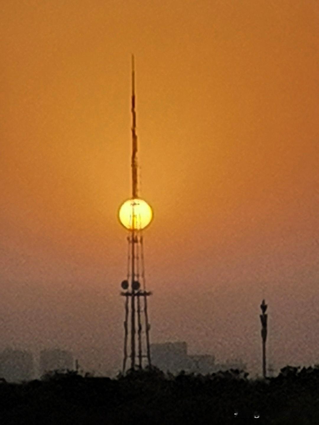 养老问题很难说
不在孩子少和多
养老问题很难搞
要看你命是孬好
没有孩子吃低保