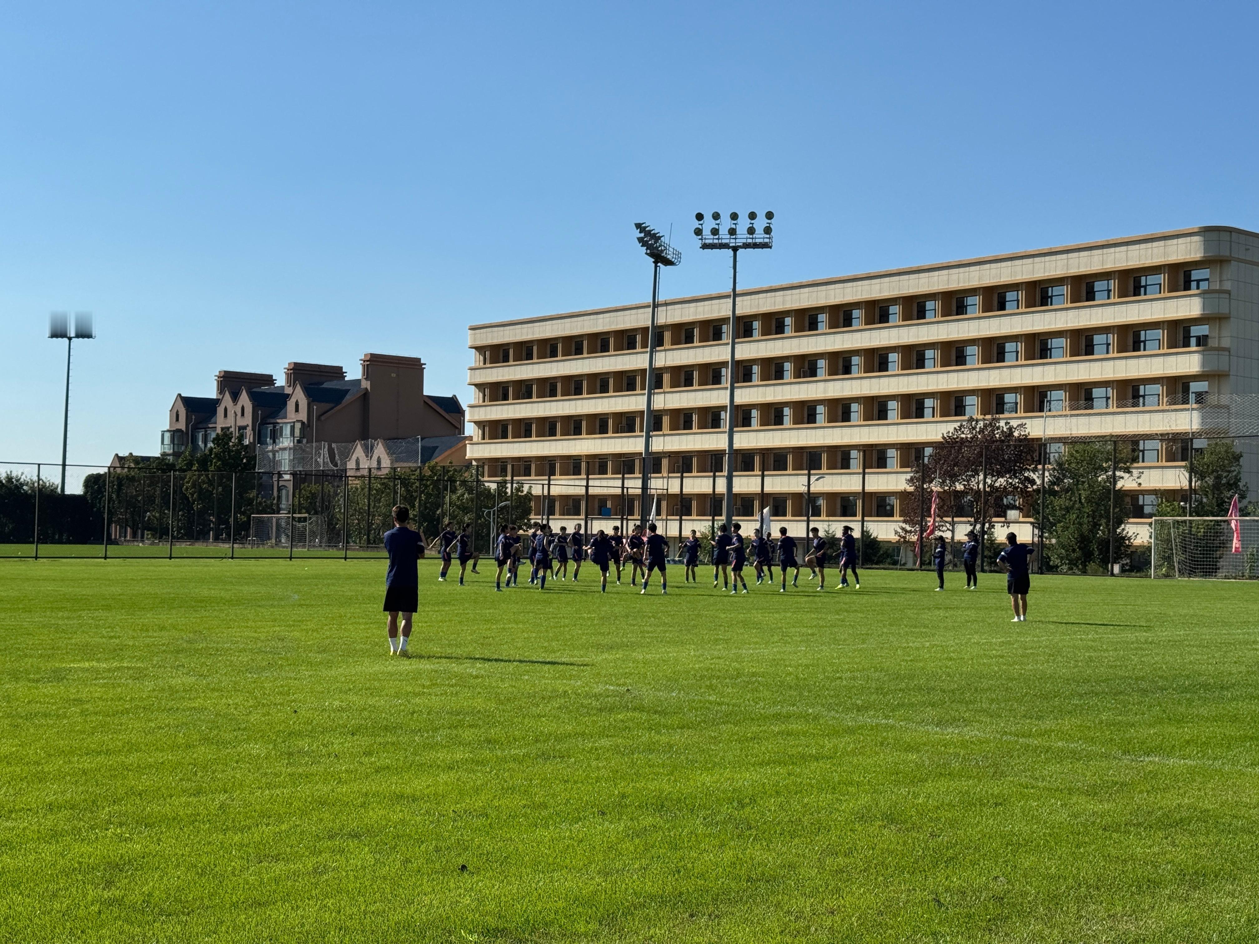 美好的天气，美好的场地，和一群美好的人一起工作，心情也是美好的足球中国女足 ​​