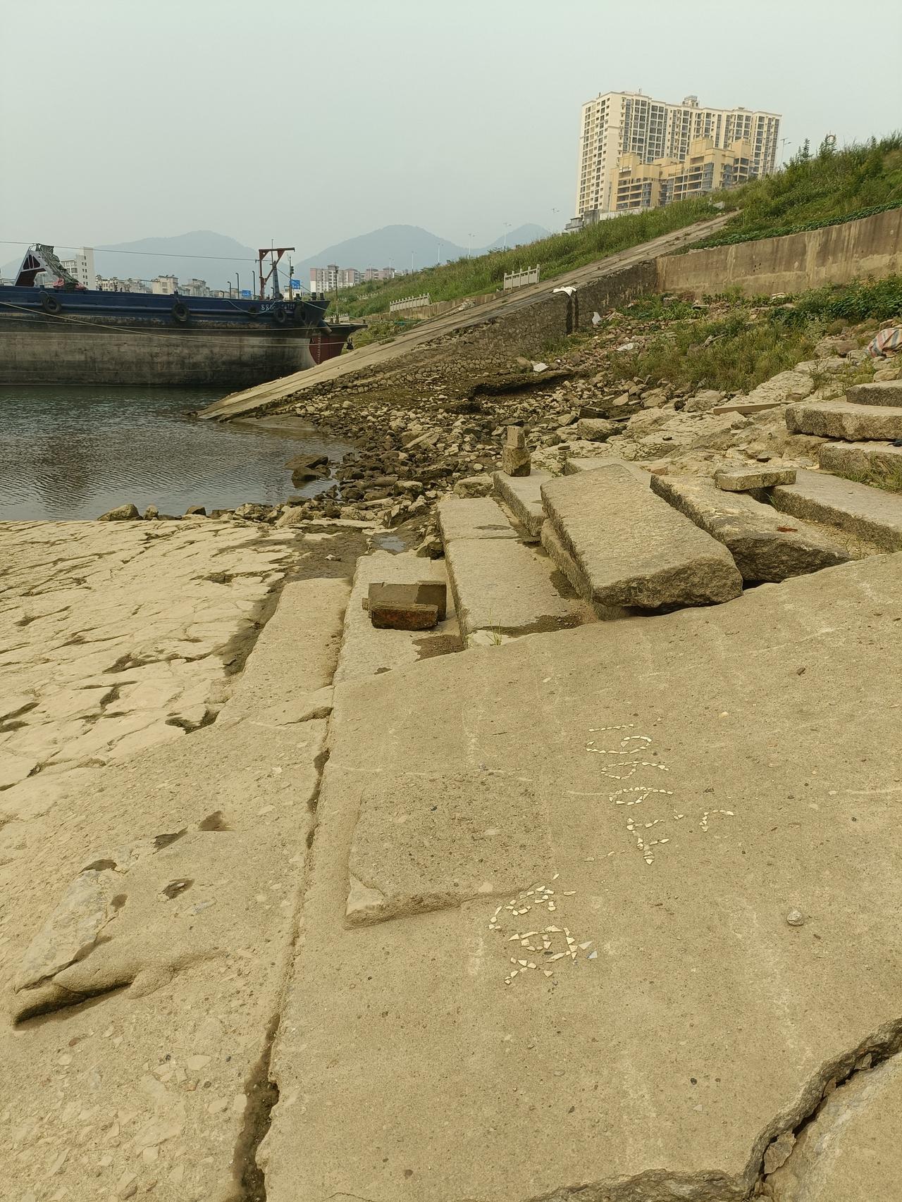 桂平城，
依水而生，
依水而盛，
自然有着很多的码头故事，
不过随着现代社会交通